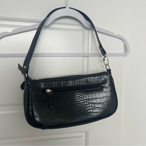 Sleek Black Crocodile Pattern Shoulder Bag - Picture 2 of 5